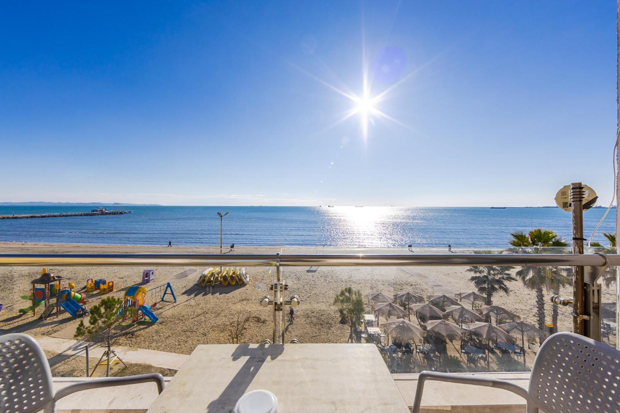 The Beachfront Apartment Durres Luaran gambar